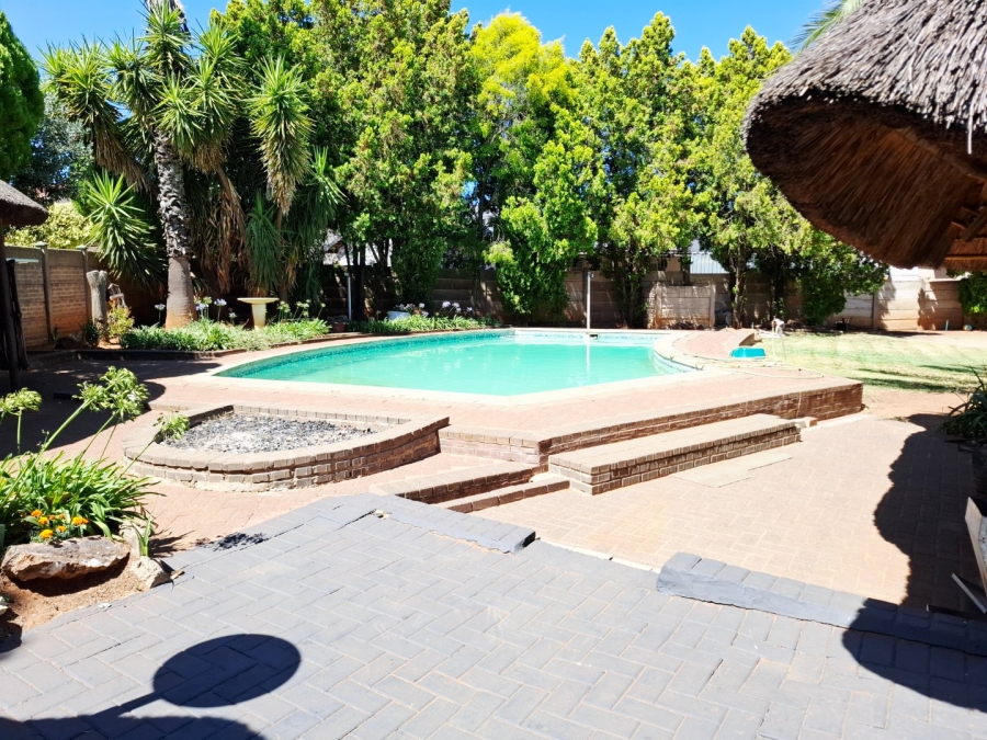4 Bedroom Property for Sale in Pellissier Free State